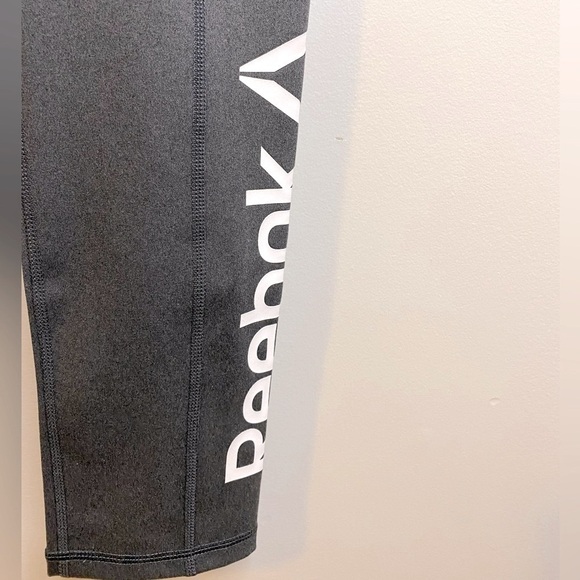 NWT Reebok Graphic High Rise Capri Performance Leggings Charcoal Gray Size Small - Picture 6 of 12